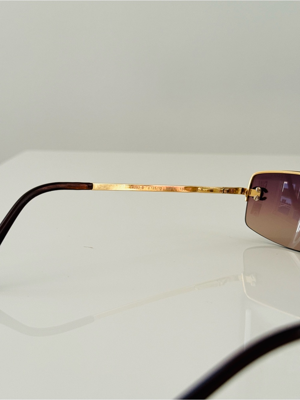 Extremely RARE 🍒 Chanel Vintage Gold crystal Swarovski rimless sunglasses - Picture 9 of 9